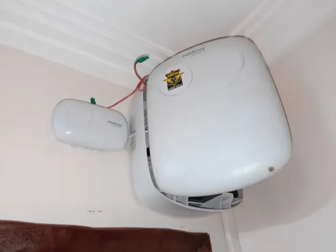 Central de Alarme Monitorada - Intelbras AMT 2118 EG
