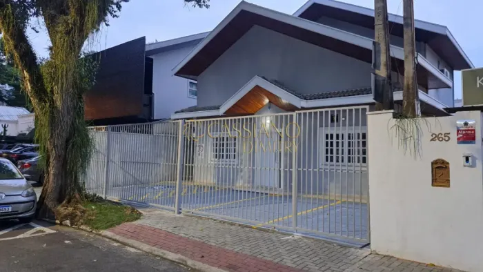 Casa para locação e venda de 163,13m² | 03 dormitórios, sendo 01 suíte e 03 vagas de garag