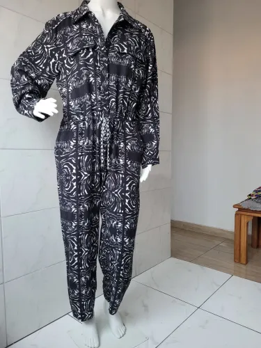 Macacão charmoso e elegante.