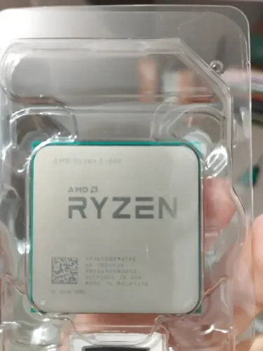 Processador AMD Ryzen 5 1600 YD1600BBM6IAE de 6 núcleos e 3.6GHz