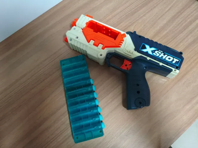 Arminha X-Shot Zuru + Pente com 7 dardos 