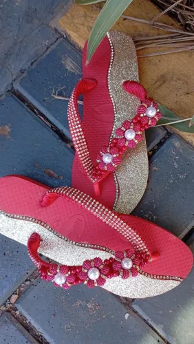 Chinelos bordados femininos