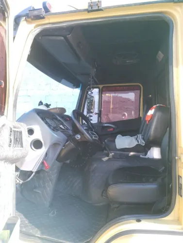 Título : caminhão Mercedes Benz baú ano 1999