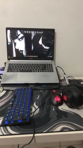 Notebook pra estudos ou jogos.