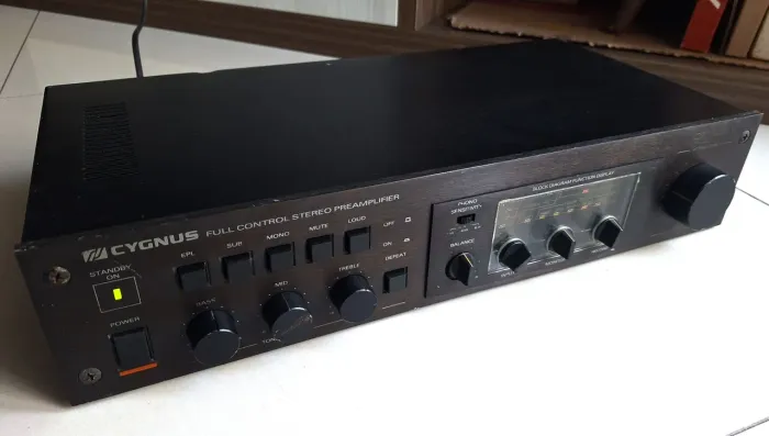 PRÉ AMPLIFICADOR CYGNUS CP 1800X