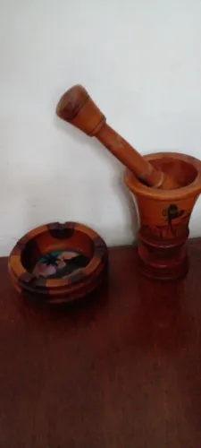 Pilão e cinzei?o de madeira antigo