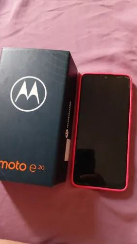 Celular Moto E20