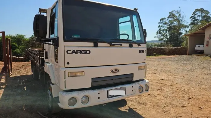 Ford Cargo 815 2011 único dono