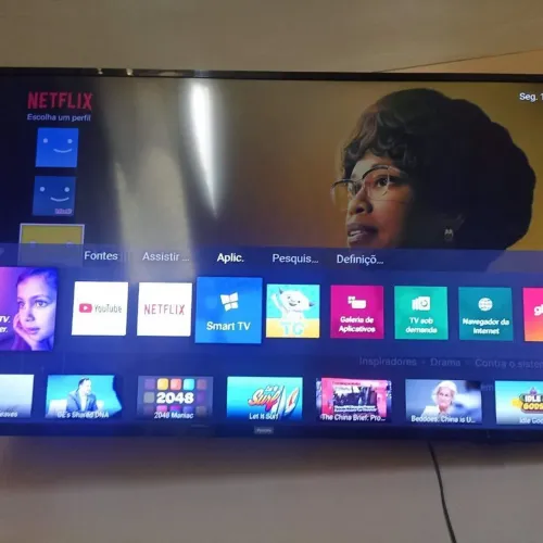 Televisão 43 polegadas grande