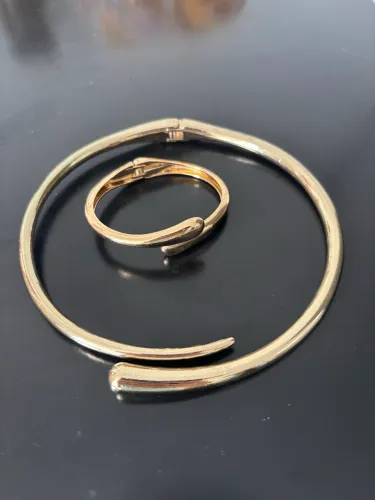 Conjunto de Pulseira e colar Dourados - Elegância e Sofisticação