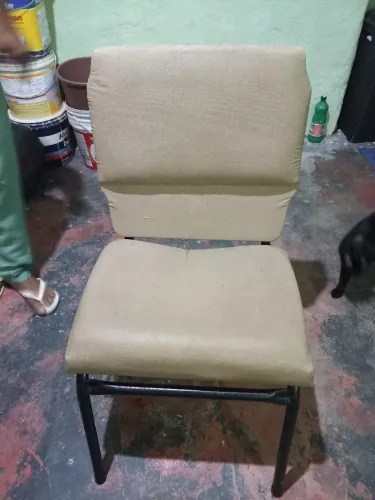 Vende-se 18 cadeiras acolchoadas, cada uma por 80,00