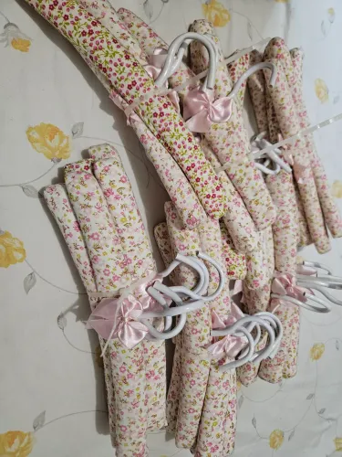 30 unidades cabide infantil de tecido florido 