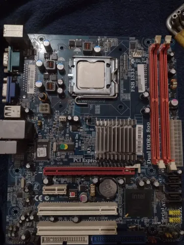 Placa mãe antiga pra vender rápido com processador Pentium 4