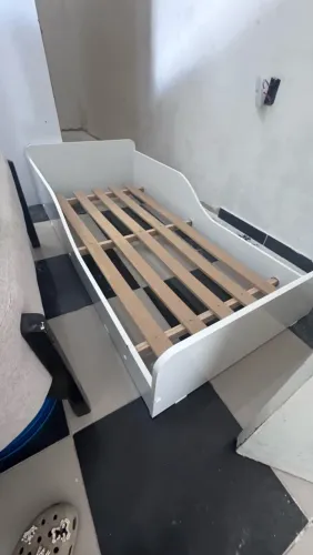 Cama montessoriana infantil