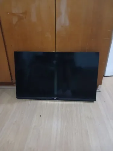 TV HQ 32 polegadas com defeito 