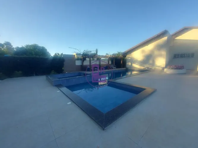 Casa Luxuosa com 4 amplas suítes em Condomínio no Bairro Santa Andreia, Cambé
