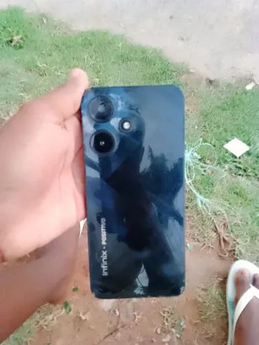 Celular todo bom bateria nunca foi trocada 128GB 8 de ram aceito outro Android