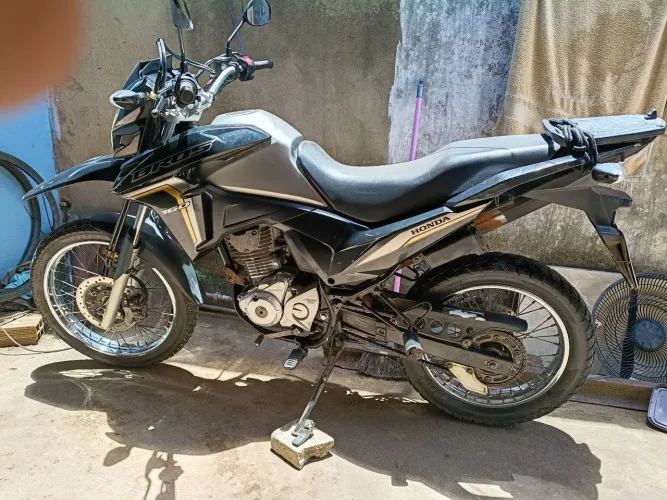 Vendo Bros 160 toda em dias