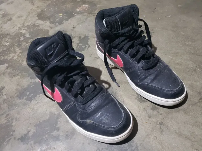 Tênis Nike cano médio