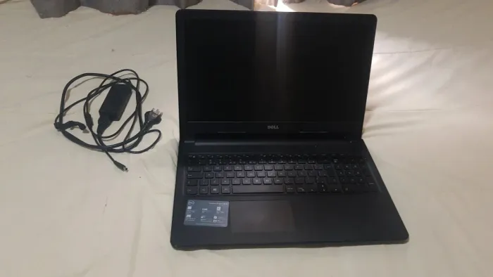 Dell Inspiron 15 Série 3000 i15-3567-A15P.