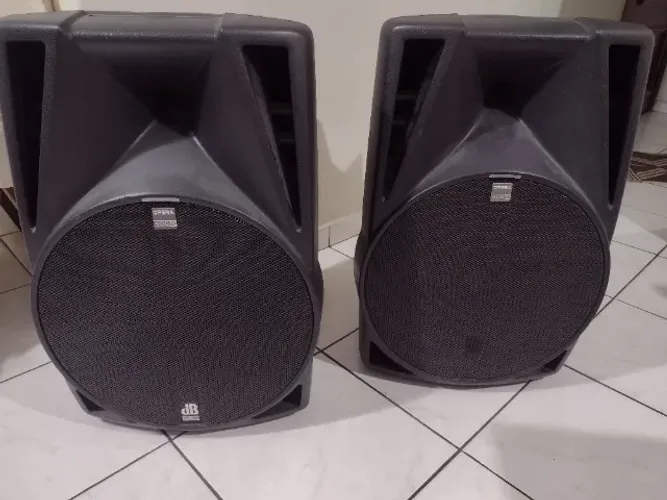 PAR de Caixas Acusticas Ativa de 15 polegadas 400W - DB Technologies Opera 405D