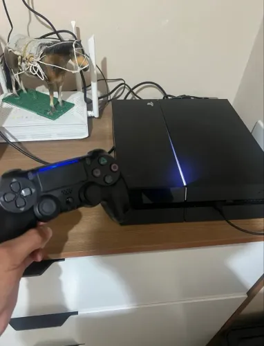 Ps4 com dois controles