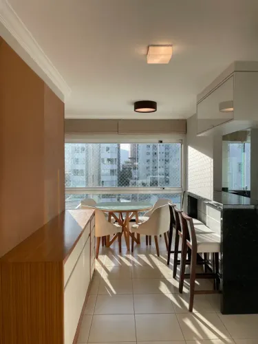 Apartamento para aluguel tem 72 metros quadrados com 3 quartos