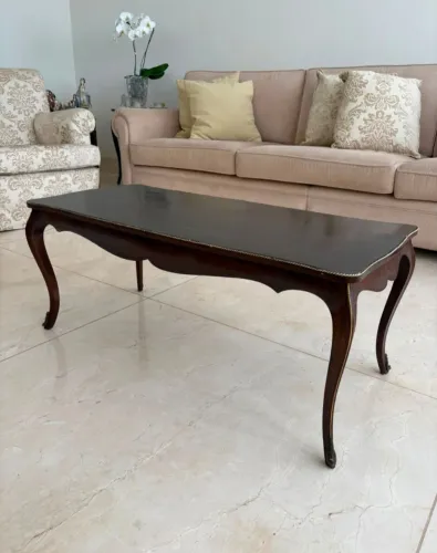 Mesa de Centro Clássica <br>Medidas <br>C: 42cm L: 92cm Altura: 40cm<br>Retirada Savassi 