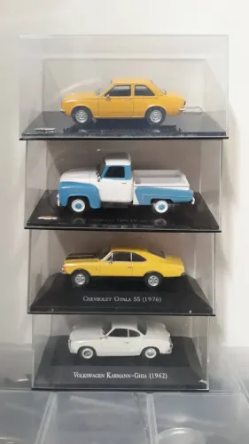 Miniatura de carro 1/43 ( CADA )