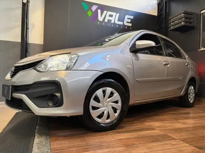 Etios Sedan XS 1.5 Único Dono com Pneus Novos