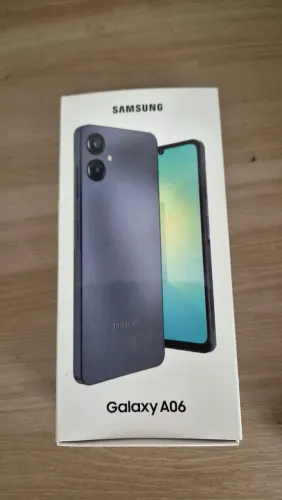 Celular seminovo funciona perfeitamente junto relogio xiaomi original bateira otima.