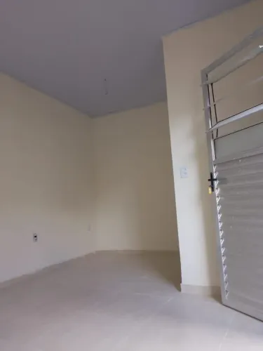 Casa geminada, água e luz incluso. Próximo a estação