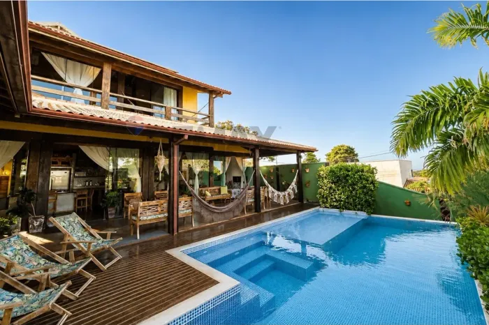Casa com 5 quartos potencial para expansão e investimento próximo ao Aretê em Búzios