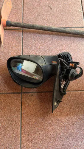 Retrovisor esquerdo 207