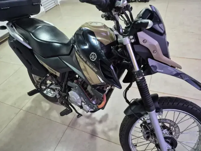 Crosser 150 Z 2023 - Baixa km, muito conservada, cor bege