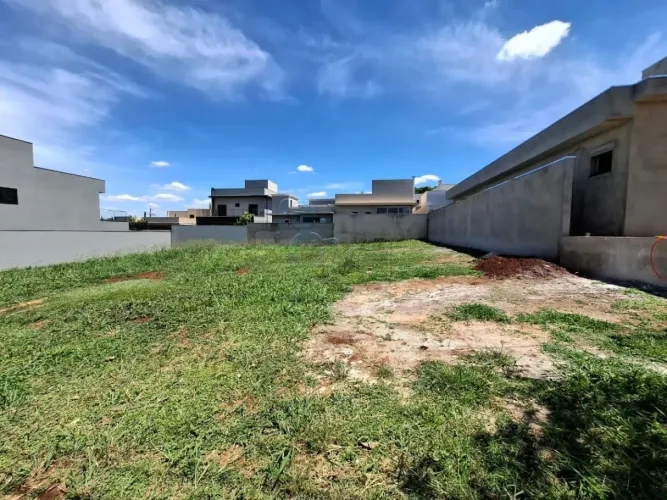 Terreno de 250m² à venda em condomínio - Reserva Imperial