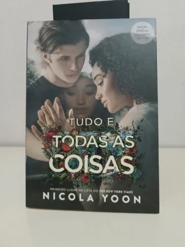 TUDO E TODAS AS COISAS - NICOLA YOON - USADO