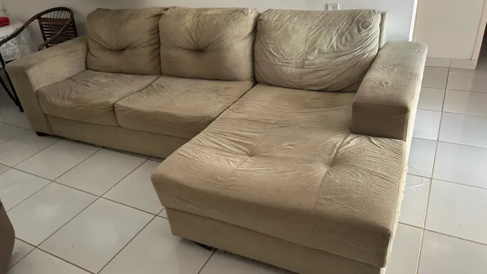VENDE SE SOFÁ PRECISA LAVAR