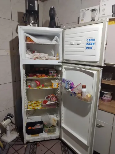 Geladeira toda boa
