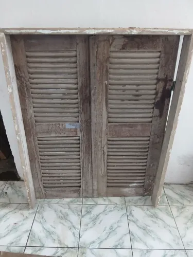 Janela de madeira pra quarto e excelente estado