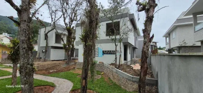 Casa em Condomínio Fechado em Santo Antonio de Lisboa