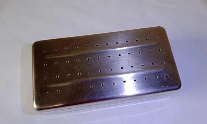 Caixa de Inox para Esterilização de Implantes Dentários e Brocas