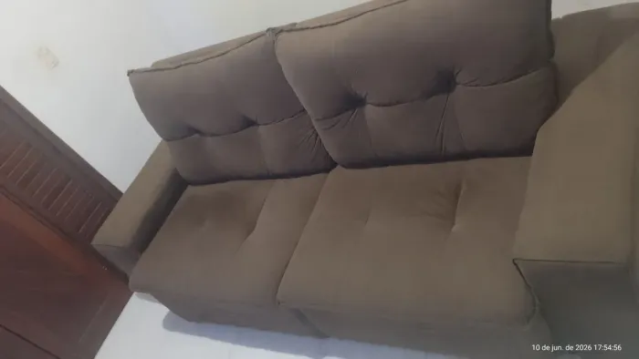 Vendo sofá em perfeito estado . Com apenas 4 meses de uso