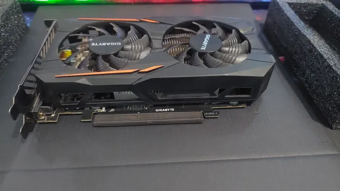Placa de video 1050 TI Oc gigabite