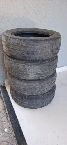 Vendo Jogo de 4 Pneus Meia Vida 195/60/15