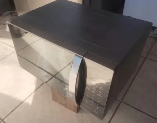 Micro-ondas Panasonic Inox 27L