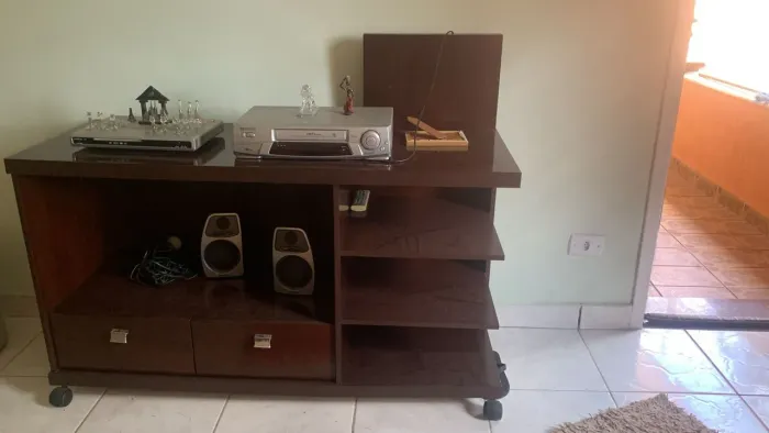FAMÍLIA VENDE TUDO - Rack sala 