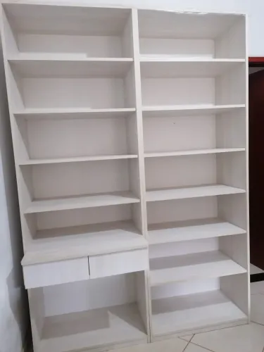 Estante para livros em MDF