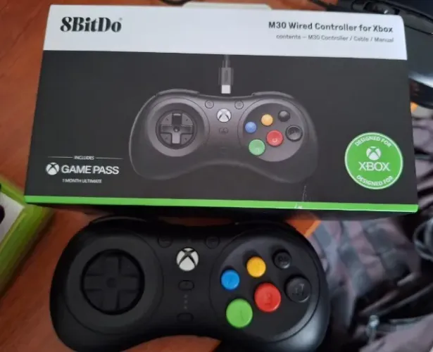 Controle 8BitDo M30 Wired Xbox / PC / MiSTer FPGA / Raspberry Pi / Batocera - Licenciado