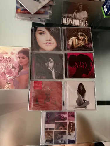 Coleção SELENA GOMEZ CDS E DELUXE